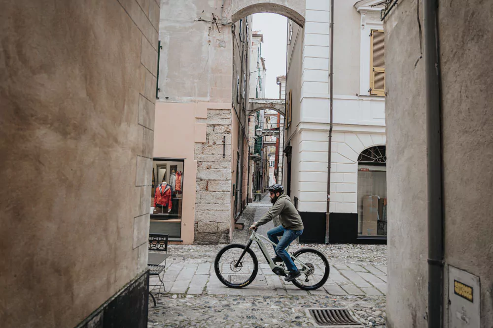 urban bike Fotoshooting Finale Ligure italien E Enduro Ebike Hohe 8